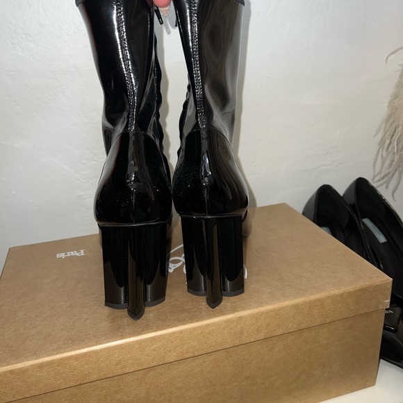 Patent Silhouette Ankle Boots - Picture 4 of 6